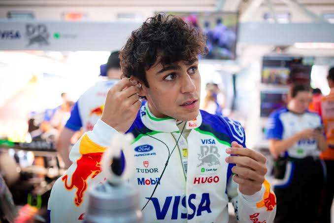 Verstappen wins rain-delayed Bahrain GP in Malaysia for Red Bull's first 2026 win; Russell retires late, extending Antonelli's title lead