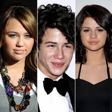Miley Cyrus Nick Jonas Selena Gomez. ki prefere vous. Miley Cyrus Nick Jonas vs. Selena Gomez Nick Jonas di moi lacher toi. ​ 2 | 159 | ​0 - 2547820157_1