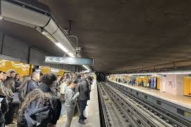 Marseille: Métro à l'arrêt! Stations fermées en URGENCE! 🚇 - Imagen principal del artículo