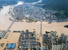 Floods in northwest China/ 10 dead, danger from Typhoon Noul continues