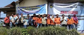 Hasil gambar untuk pecinta alam indonesia