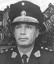 El General Francisco Morales Bermúdez Cerruti, quien fuera presidente de la República entre los años de 1975 a 1980, nació un día como hoy en Lima un 4 de ... - francisco_morales_bermudez