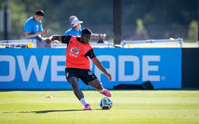 Atitude de Casemiro com Endrick durante treino da Seleção repercute: 'Desnecessário'