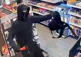 Polizei-Fahndung in Hamm: Mann überfällt mit Axt Tankstelle und flüchtet