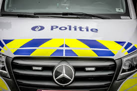 Politieachtervolging op spookrijdende wagen met acht inzittenden eindigt met zware crash in Middelkerke: “Eén slachtoffer in levensgevaar”