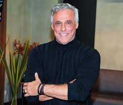 Oscar Magrini lamenta afastamento das novelas: "O problema é ser chamado"