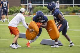Bears RB Kyle Monangai leaves practice after appearing to hurt right knee