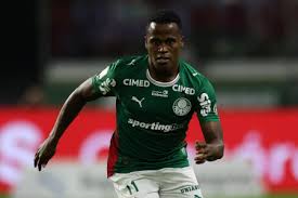 Arias abre o jogo sobre cansaço e rebate críticas por posicionamento no Palmeiras
