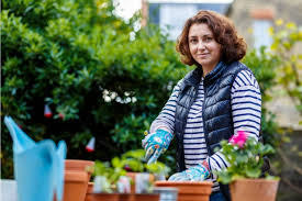 Gardener Says She’s Been Growing a Cutting Garden Specifically to Donate Flowers to a Local Hospice, Then Her Neighbor Began Picking Them First to Resell at Her Own Stand