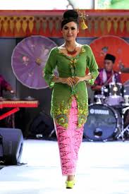 Hasil gambar untuk baju fesyen show indonesia
