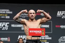 Max Holloway Picks Alexander Volkanovski to Hand Movsar Evloev His First Loss at UFC 333