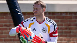 Manuel Neuer: Redefining Goalkeeping & World Cup Heroics