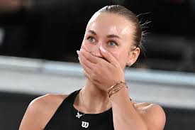 Świątek zlała ją w 40 minut, teraz 5:0 w kwadrans z byłą 