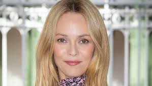 Vanessa Paradis: Secrets de Beauté Révélés par Lily-Rose Depp!