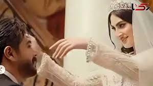 نگاهی دقیق به زیبا شناسی لباس عروس مریم مومن / از پارچه و تزئیناتش تا طراحی قسمت بالاتنه و آستین و ... / خانم بازیگر با لباس عروس ترند سلطنتی درخشید + عکس