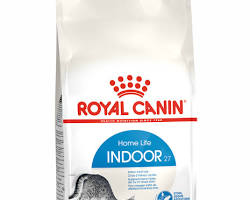 Royal Canin Indoor dry cat food in its original packagingの画像