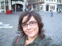 Francisca Serrano se licenció en Psicología en la Universidad de Granada en el año 2000. Después, realizó el Programa de Doctorado en el - paqui_peque