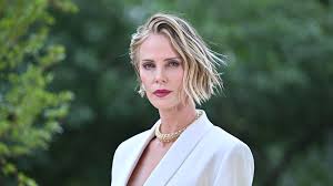 From Solo to Mom of Two: How Charlize Theron’s Daughters Jackson and August Are Redefining Hollywood’s Red Carpet Legacy