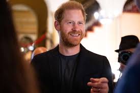 Prince Harry Honors First Responders at Aviation Awards