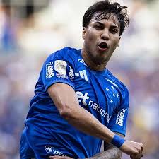 Cruzeiro vive drama com VAR no fim, mas vence a lanterna Chapecoense