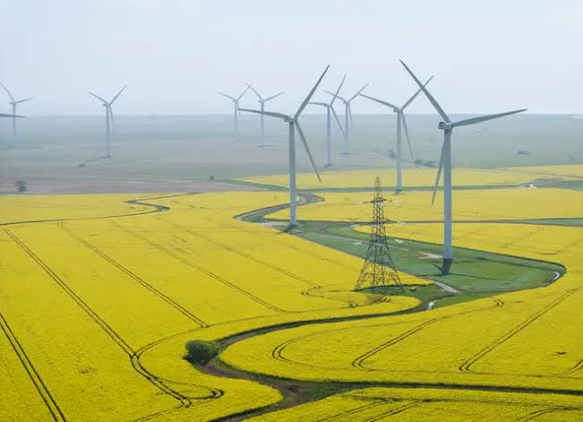 Onshore windfarm applications in England hit 10-year high; 45 plans submitted in year to March as capacity triples since Labour lifted ban
