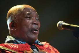 Milton Nascimento é internado para tratamento de pneumonia
