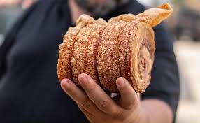Com entrada gratuita, maior festival de torresmo volta a Curitiba neste final de semana; confira