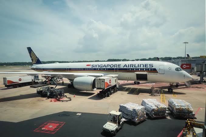 New York-bound SIA flight turns back to Singapore shortly after take-off due to technical issue; replacement aircraft departs hours later