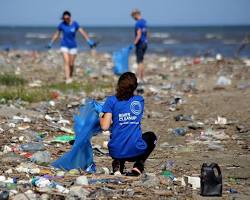 รูปภาพcommunity cleanup of a polluted river