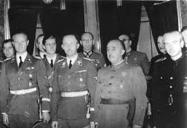Las fotos menos conocidas de Francisco Franco. Images?q=tbn:ANd9GcQy5BOo7TgktG-7WAgLXora4lUUpaOD14QX_uYhZRoH5pyT4ywz
