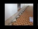 Tape par tape, posez un carrelage de sol en suivant cette vido