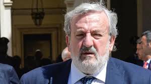 Il pressing di Emiliano sul Csm: voglio andare all'Antimafia con Melillo