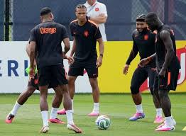 Dutch kick off W. Cup versus Japan