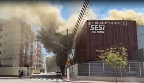 Após incêndio no teatro do Sesi, veja o que muda nas aulas e atividades nos próximos dias