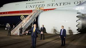 Preocupaciones de seguridad llevaron a Trump a salir de Turquía en un avión más antiguo y no en el jet donado por Qatar