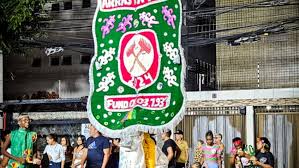 Troças e clubes carnavalescos mistos animam público no Desfile das Agremiações na Avenida do Forte