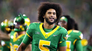 Ducks QB Dante Moore carted off field after targeting hit by USC — KATU