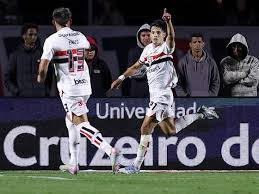 ¡Polémica Arbitral! ¿Favorecieron al São Paulo vs. Vitória? ¡Entérate! - Imagen principal del artículo