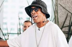 Ronaldinho Gaúcho encontra astro da NBA e rasga elogios para Vinícius Júnior