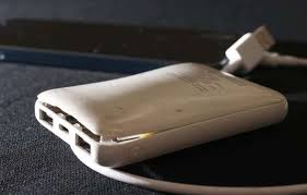 なぜ燃えるモバイルバッテリー 旅客機内は使用禁止に "非常識"な「中華電池」も登場