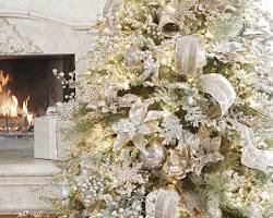 Εικόνα Christmas decorations 2025 trends green stripes metallic nature