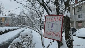 „Căderea țurțurilor reprezintă un pericol real și poate duce la accidente grave”. Avertismentul IGSU