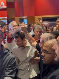 Filme de Zico faz cinema do Rio virar 'Maracanã' após 6 anos de produção