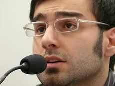 Ali Fathollah-Nejad, im Iran geboren und in Deutschland aufgewachsen, ist Politikwissenschaftler mit Schwerpunkt US-Außenpolitik sowie freier Journalist. - fathollah_nejad2008-03-03