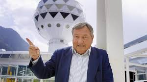 Erich von Däniken, Swiss writer who spawned alien archaeology, dies at 90