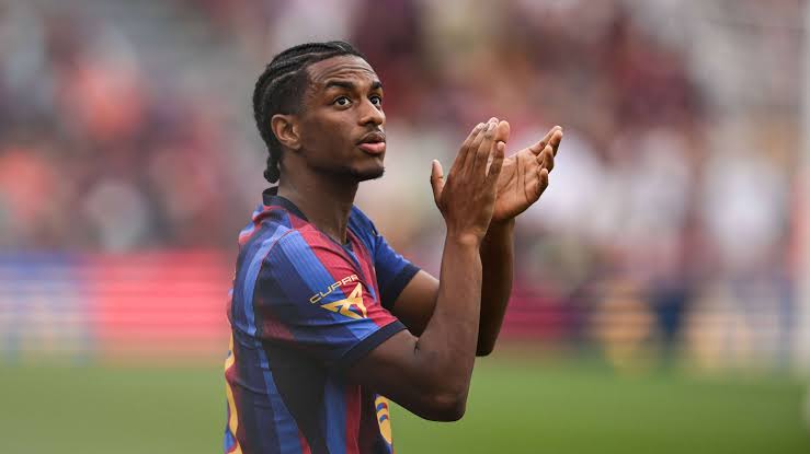 Alejandro Balde decides to leave Barcelona as Man Utd open transfer talks; Flick to hold personal talks amid loan interest