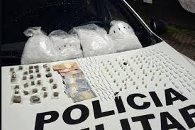 OVALE: PM prende homem e mulher por tráfico de drogas em Ubatuba