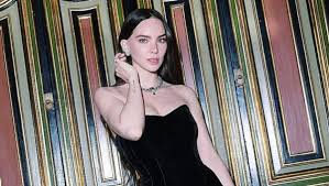 Filtran primeras imágenes de Belinda como Carlota | FOTOS