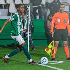 Jogador da Chapecoense sofre múltiplas fraturas, é levado à UTI e passa por cirurgia