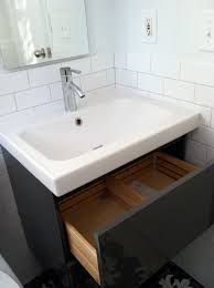 images?q=tbn:ANd9GcR0abX2LBMwAM2slrRrwzq6GJjYxi0DPvuKfvdsJE6FjPmV83Dq4Q - 7 Tips For Choosing Bathroom Vanities For A Small Bathroom